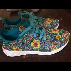 Puma Women's Floral Runner Tennis Shoes Size 8